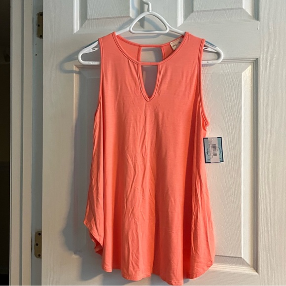 Lovely Melody Keyhole Tank - Picture 1 of 5